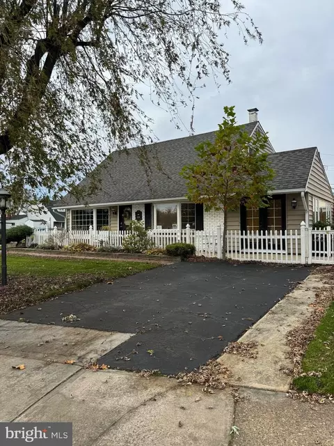 2824 Norcom Rd, Philadelphia, PA 19154