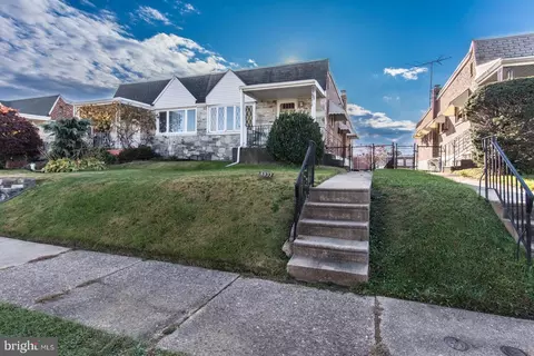 8937 Leonard St, Philadelphia, PA 19152
