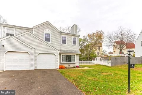 8 Country Lane Way, Philadelphia, PA 19115