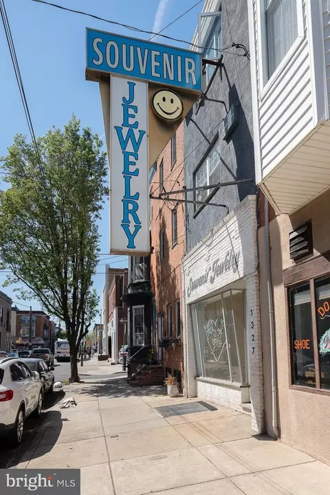 1327 Tasker St, Philadelphia, PA 19148