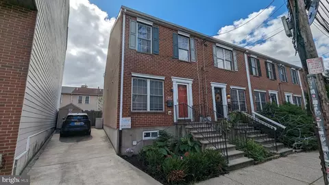 404 Brown St, Philadelphia, PA 19123