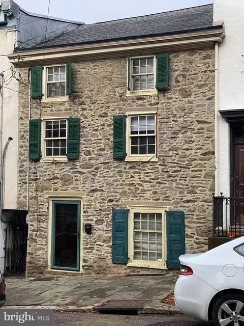 136 Rector St, Philadelphia, PA 19127