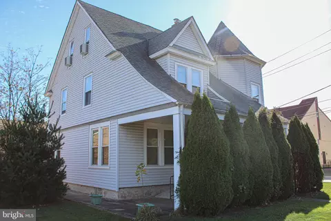 9601 James St, Philadelphia, PA 19114