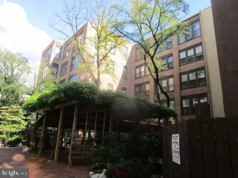 301 Race St #108, Philadelphia, PA 19106