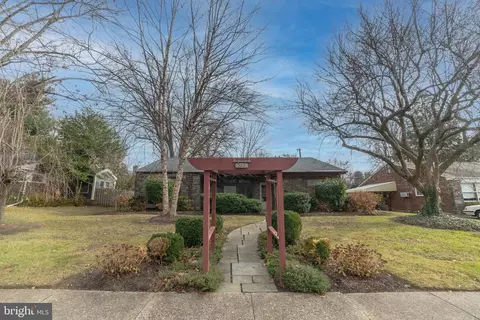 312 Crest Park Rd, Philadelphia, PA 19119