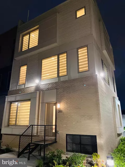 2111 Kensington Walk, Philadelphia, PA 19125