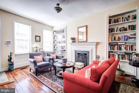 908 S Front St, Philadelphia, PA 19147