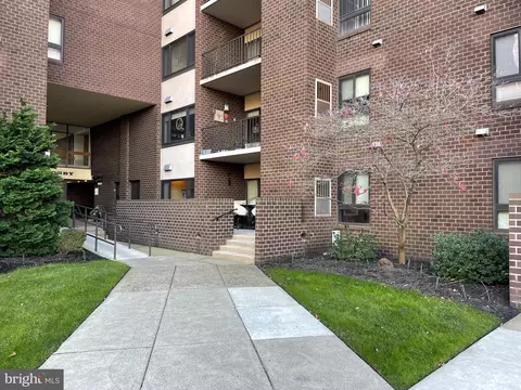 5100 Convent Ln #617, Philadelphia, PA 19114