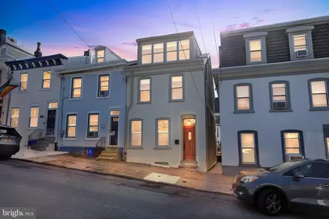 205 Hermit St, Philadelphia, PA 19128
