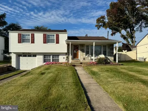 830 Rennard St, Philadelphia, PA 19116