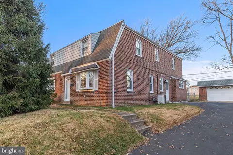 8622 Bloomfield Ave, Philadelphia, PA 19115