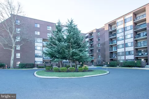 5100 Convent Ln #403, Philadelphia, PA 19114