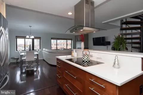 200 10 Lombard St #814, Philadelphia, PA 19147