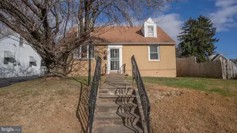 1527 Rhawn St, Philadelphia, PA 19111
