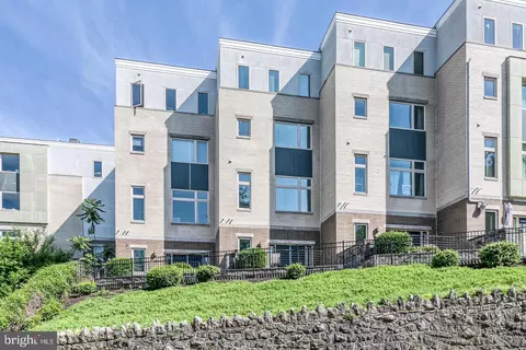 314 Green Ln, Philadelphia, PA 19128