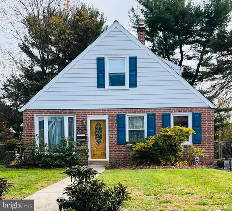 805 Inverness Ln, Philadelphia, PA 19128