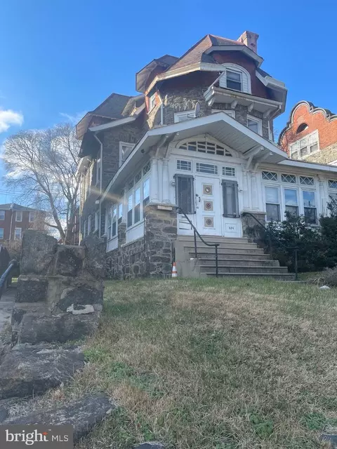 824 N 63rd St, Philadelphia, PA 19151