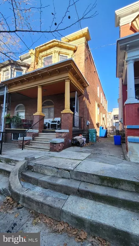 5229 Pine St, Philadelphia, PA 19143