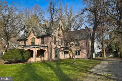 3819 The Oak Rd, Philadelphia, PA 19129