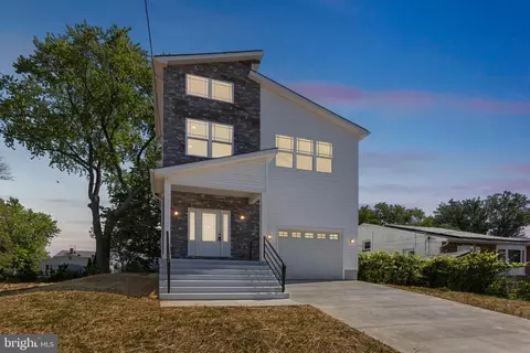 3711 President St, Philadelphia, PA 19114