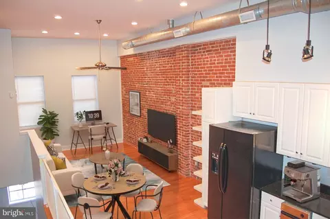 340 N Front St #B, Philadelphia, PA 19106