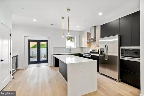 39 E Herman St, Philadelphia, PA 19144
