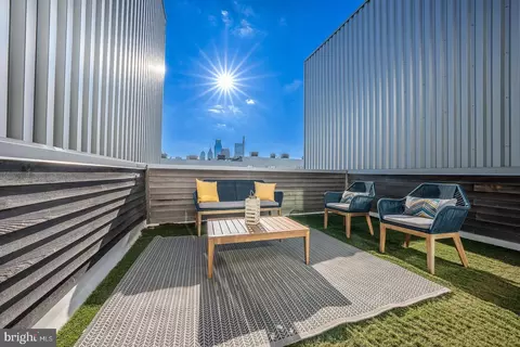 1722 Folsom St, Philadelphia, PA 19130