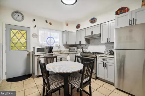 2426 S 10th St, Philadelphia, PA 19148
