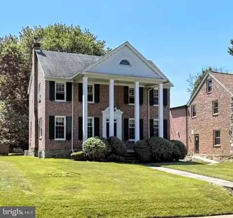 7042 Sherwood Rd, Philadelphia, PA 19151