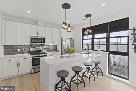 1232 N Front St #PH3, Philadelphia, PA 19122