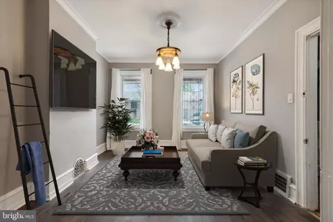 330 N 41st St, Philadelphia, PA 19104