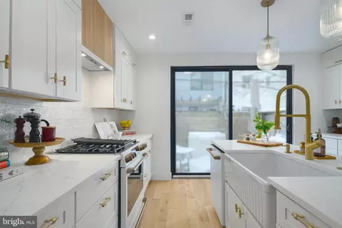 2247 League St, Philadelphia, PA 19146