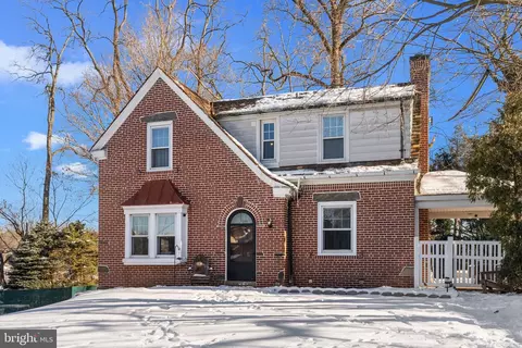 6821 Lawnton St, Philadelphia, PA 19128