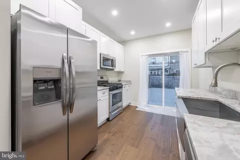 215 Moore St, Philadelphia, PA 19148