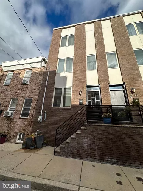 1737 Latona St, Philadelphia, PA 19146