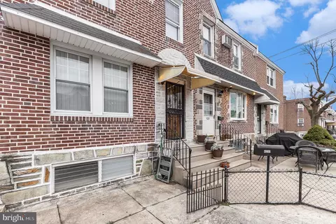 4237 Oakmont St, Philadelphia, PA 19136