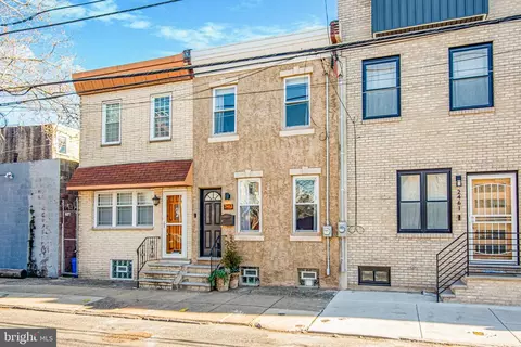 2463 Gaul St, Philadelphia, PA 19125