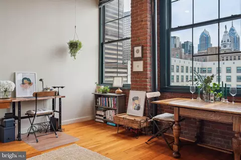 1010 Arch St #806, Philadelphia, PA 19107