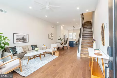 521 Manton St, Philadelphia, PA 19147