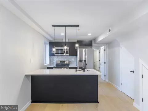 1825 S 10th 3fl, Philadelphia, PA 19148