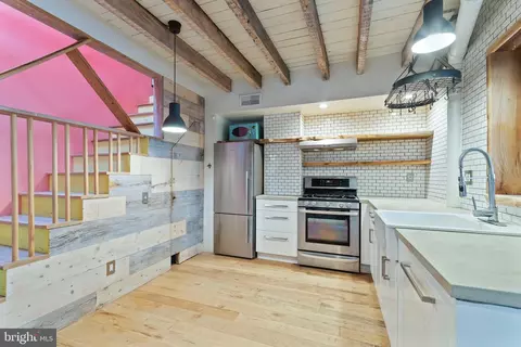 1013 Salter St, Philadelphia, PA 19147