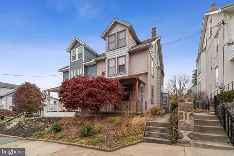 324 Gates St, Philadelphia, PA 19128