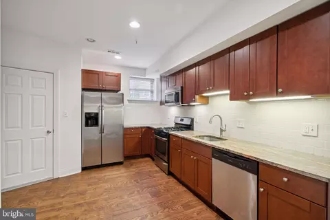 865 N Uber St, Philadelphia, PA 19130