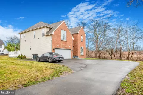2742 Applehouse Rd, Philadelphia, PA 19114