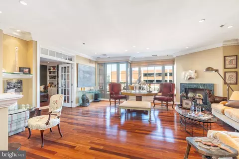 121 35 Walnut St #502, Philadelphia, PA 19106