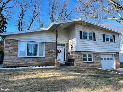 9128 Dale Rd, Philadelphia, PA 19115