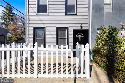 400 Green Ln, Philadelphia, PA 19128