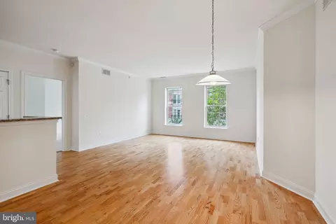 500 Admirals Way #318, Philadelphia, PA 19146
