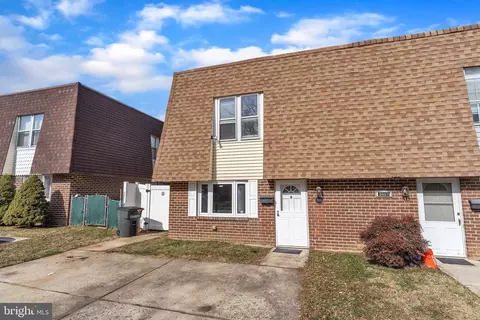 2105 President St, Philadelphia, PA 19115