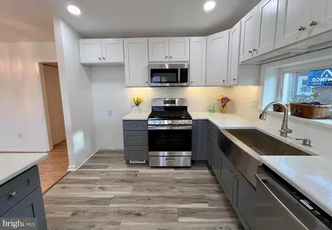 8851 Calvert St, Philadelphia, PA 19152